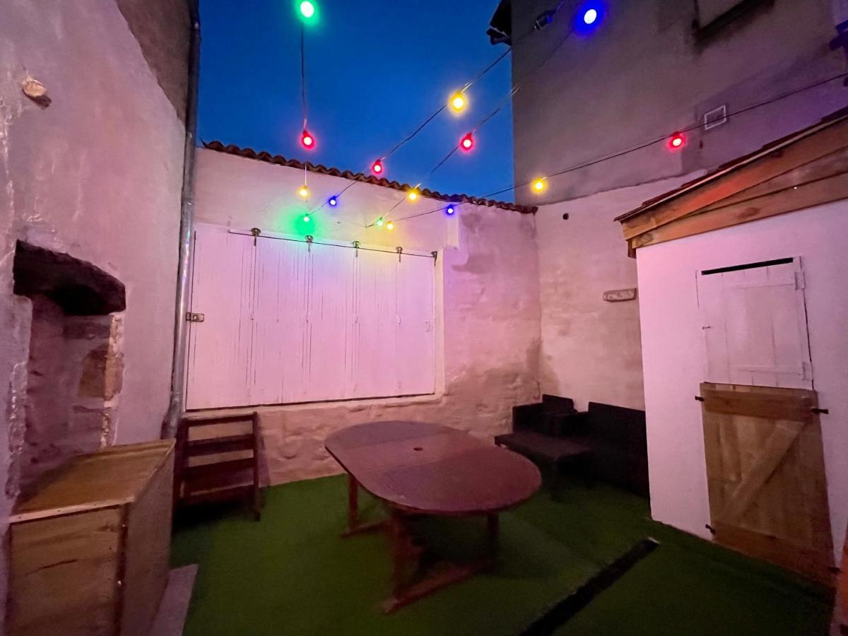 La Carree Des Amis Vila Lusignan Exterior foto
